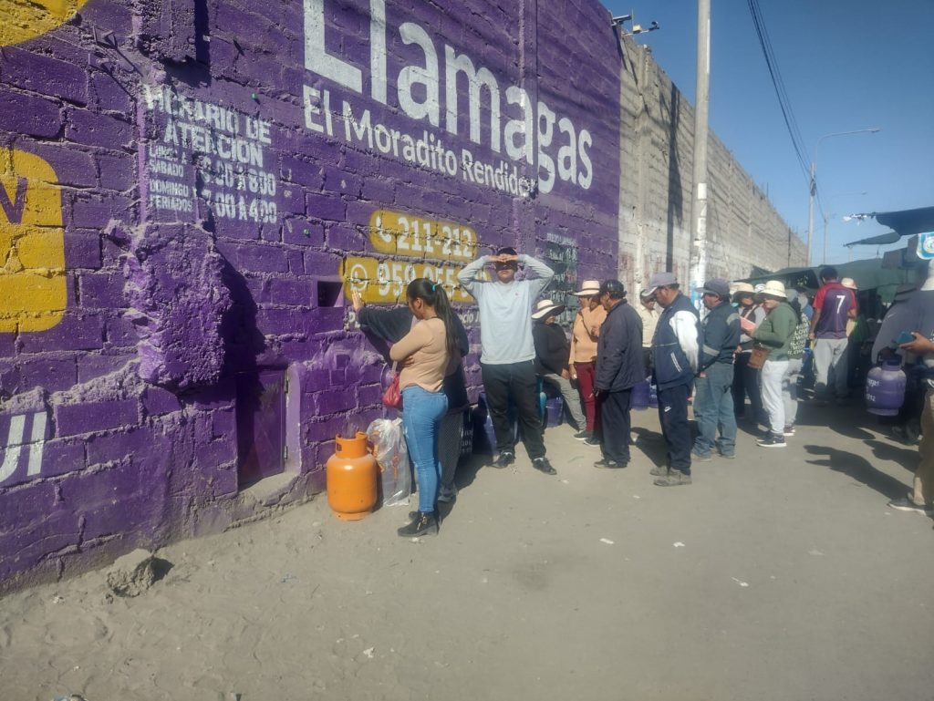 Especulación de precios del balón de gas, afecta a los pobladores del Cono Norte FOTO: Isaac Vilca