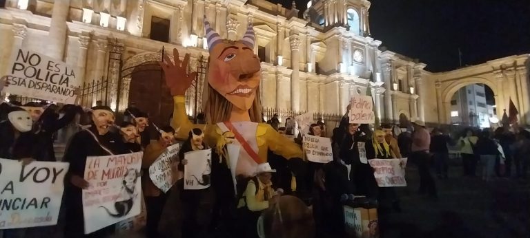 Tercera toma de Lima: Manifestantes y estudiantes culminaron la jornada de hoy en la Plaza de Armas
