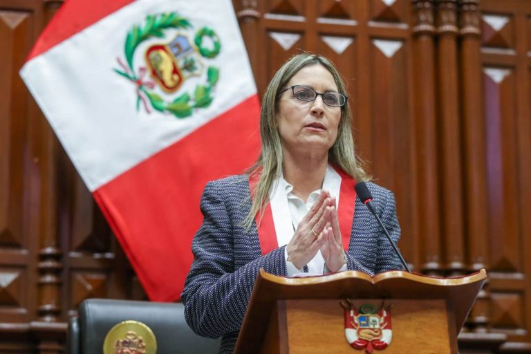 Darwin Espinoza denunciará a María del Carmen Alva por tráfico de influencias
