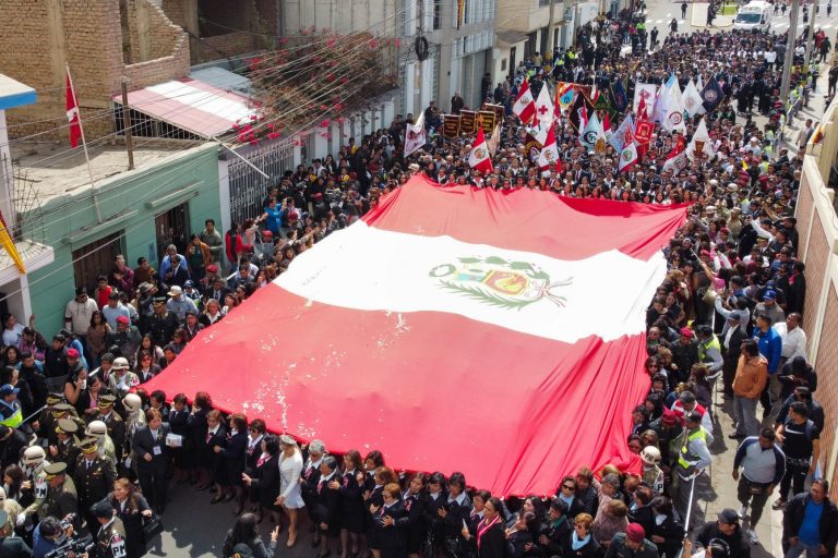 Presidenta Dina Boluarte fue retirada abruptamente del Paseo de la Bandera en Tacna