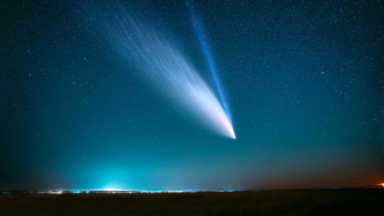 Descubren nuevo cometa que se acerca al sol y será visible desde la Tierra