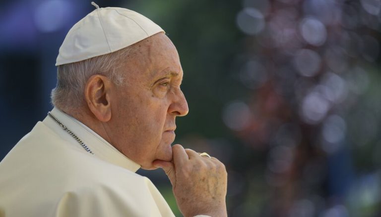 Papa Francisco afirma que la Iglesia está abierta a todos, también a los homosexuales
