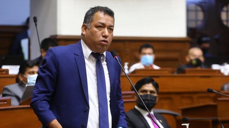 Darwin Espinoza descartó renunciar al cargo de vocero de Acción Popular
