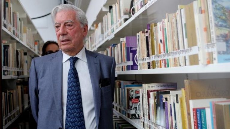Exhibirán la colección de medallas y distinciones de Mario Vargas Llosa