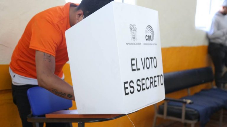 Elecciones en Ecuador: Ciudadanos acuden a las urnas en plena ola de violencia