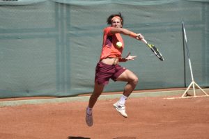 Álvaro Guillén compitiendo en el Club Internacional de Arequipa.
