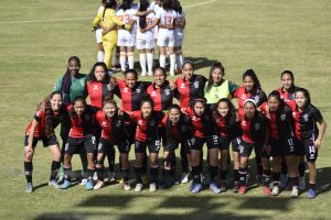 Plantel de FBC Melgar en el último partido de la temporada de Liga Femenina.