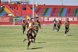 Jean Pierre Valdivia le dio el triunfo a FBC Aurora ante Sportivo Huracán.