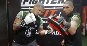 Jonathan Maicelo trabaja junto al Team Tavera por el crecimiento del boxeo arequipeño.