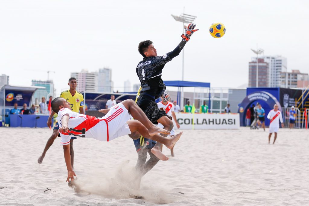 Perú cayó 3-1 ante Colombia en el CONMEBOL Sub-20 de Fútbol Playa.