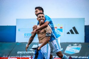 Cerebración de Yoshimar Yotún que le costó una amarilla y la suspensión para la próxima jornada.