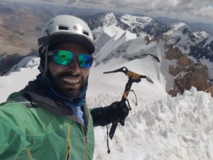 Renzzo Dario León Zubia en el nevado Sullcon.