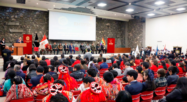 Alcalde del Cusco y EMUFEC premian a ganadores de las Fiestas del Cusco 2023