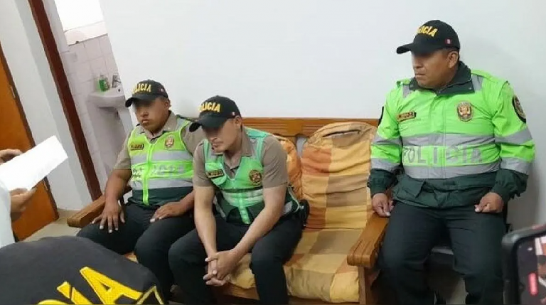 Tres policías se encuentran detenidos acusados de secuestro y extorsión a una pareja