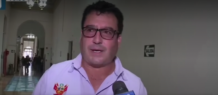 Edwin Martínez encontró cerrada la oficina de Vocería cuando iba a presentar su renuncia