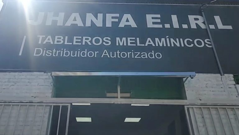 Asalto a mano armada en Mariano Melgar: Delincuentes huyen con S/ 45 000 tras tiroteo en tienda de melamina