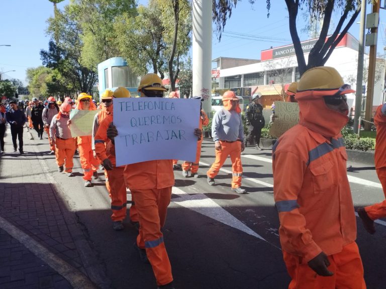 Obreros de construcción civil de la obra Bicentenario acusan a Telefónica de retrasar su trabajo