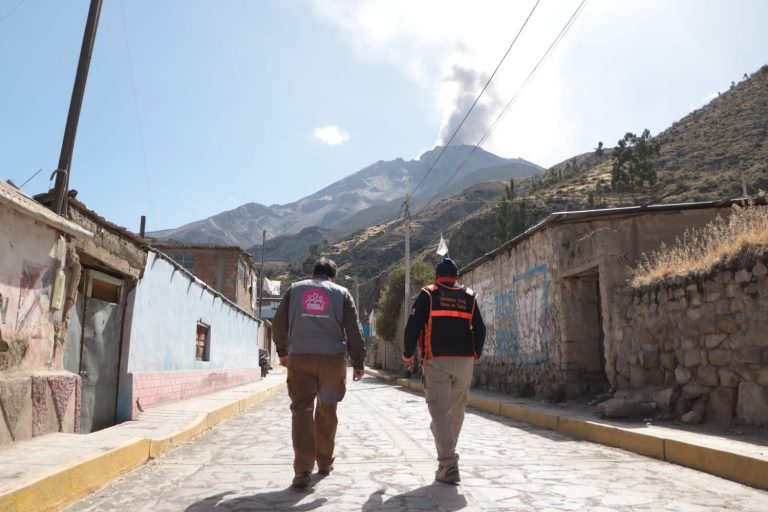 Empresarios peruanos llevan ayuda humanitaria a ciudadanos afectados por el volcán Ubinas