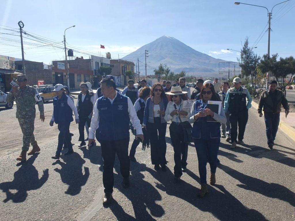 Autoridades iniciaron el recorrido por la Av. 54 para el Corso Regional FOTO: Isaac Vilca