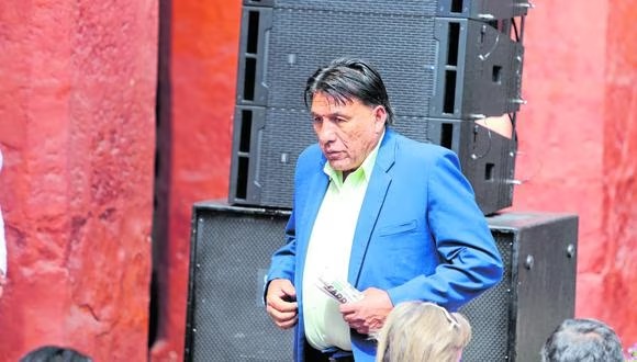 Ratifican suspensión de 30 días al regidor Rolando Bedregal por agresión a su colega Rucci Orosco