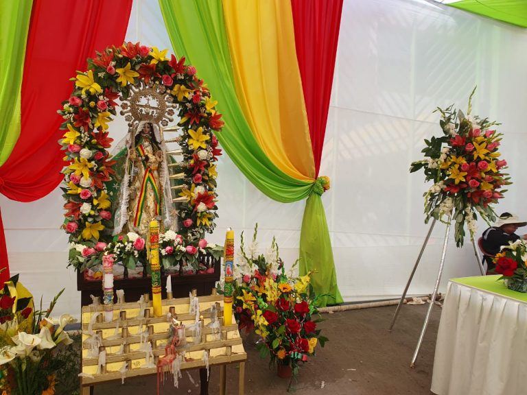 Cerro Colorado: Realizan procesión en homenaje a la Virgen de Copacabana