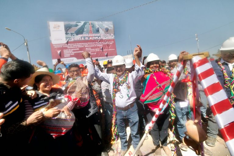 Calles y veredas de Yura serán asfaltadas después de 40 años