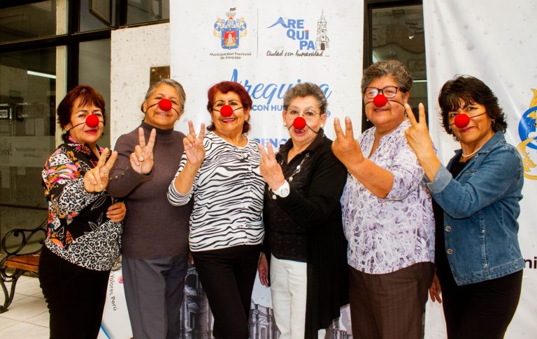 Teatro para la Experiencia: “Cabecitas Blancas” celebra a los adultos mayores en Arequipa
