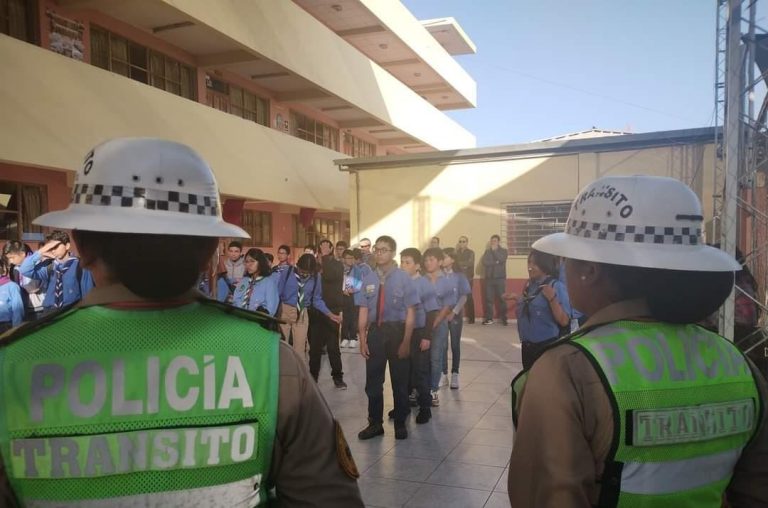 Scouts arequipeños dirigen el tránsito por el Día de Santa Rosa de Lima