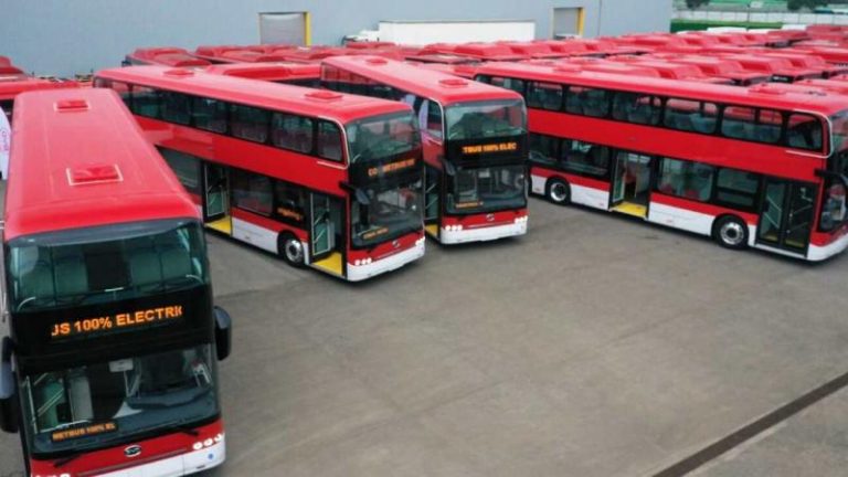Chile revoluciona su transporte público con la introducción de buses eléctricos de doble piso