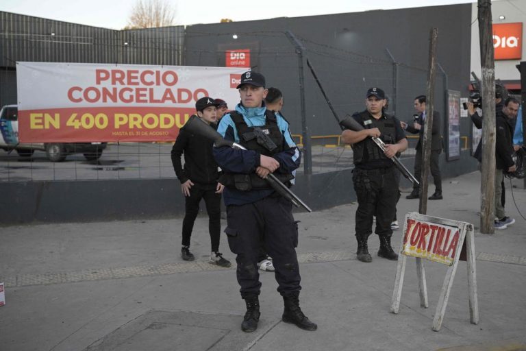 Ola de Saqueos en Argentina: Un centenar de detenidos y alarmas encendidas