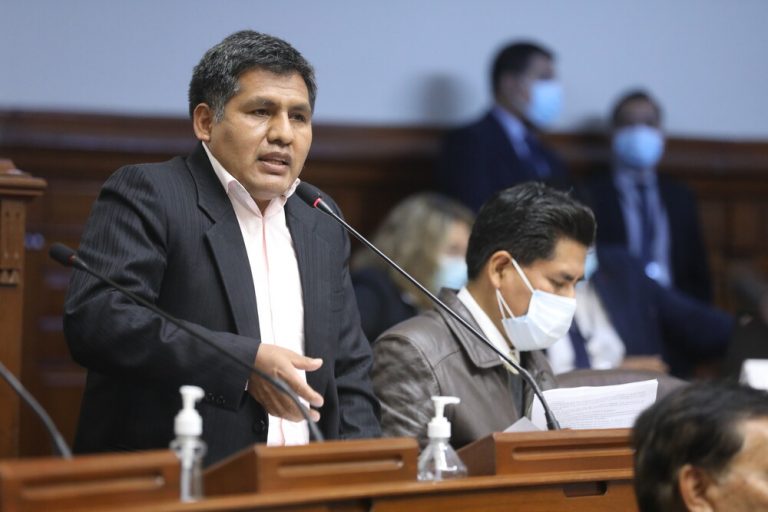 Congresista Jaime Quito sobre quienes se oponen a la moción de vacancia: «No entendemos el querer blindar a la señora Dina»
