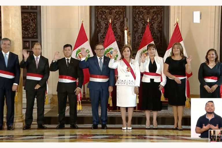 Dina Boluarte tomó juramento a nuevos ministros de Estado