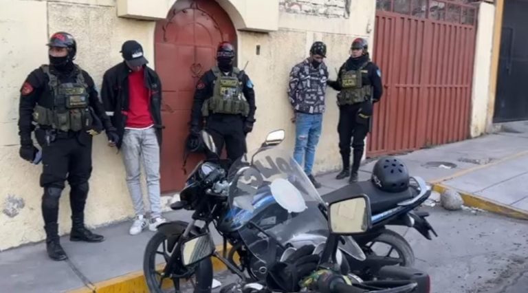 Cerro Colorado: Detienen a dos extranjeros por tener celulares reportados como robados