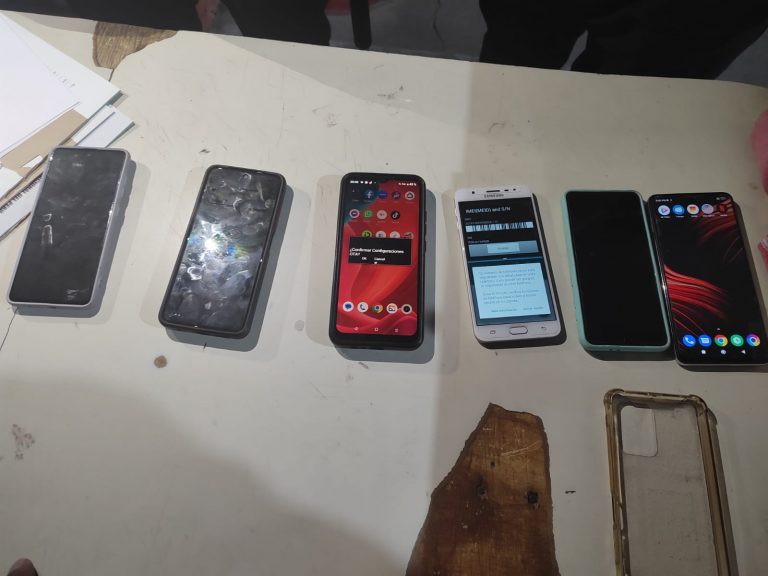Alto Selva Alegre: Detienen a dos sujetos por tener celulares reportados como robados