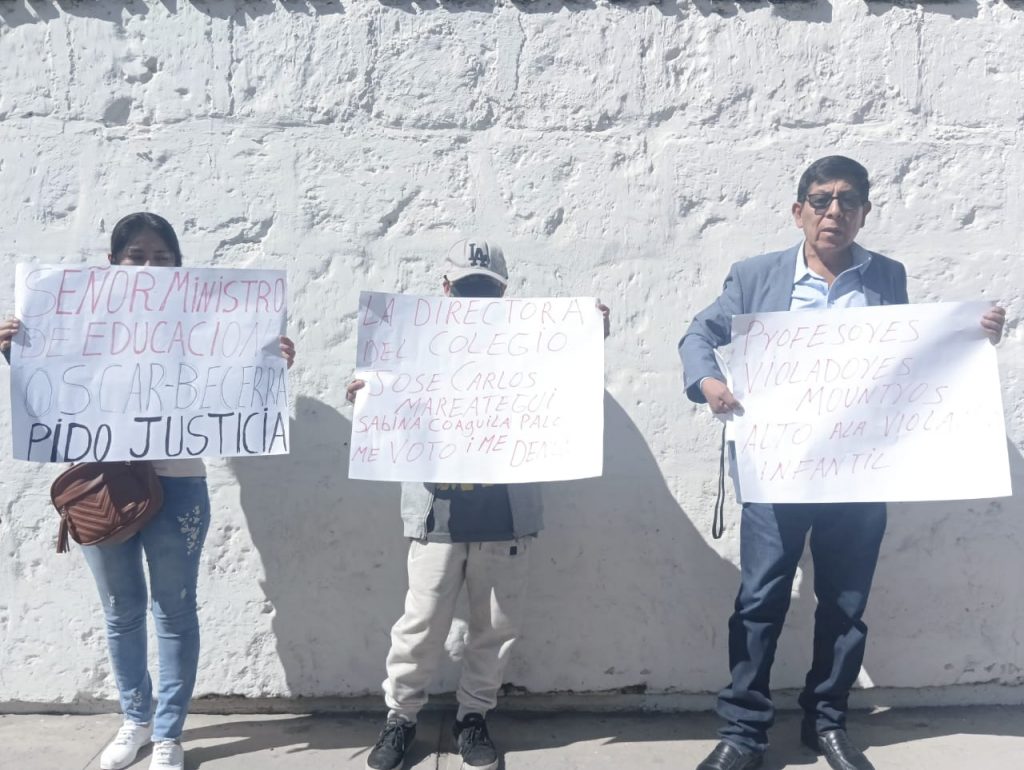 Familiares de menor expulsado de colegio, exigen la salida inmediata de la directora FOTO: Rosa Cabanillas
