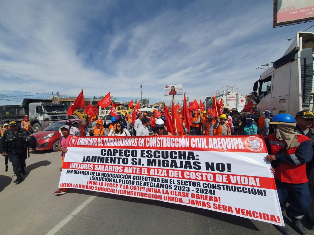 Obreros de Construcción Civil exigen aumento de sueldos FOTO: Isaac Vilca / HBA Noticias