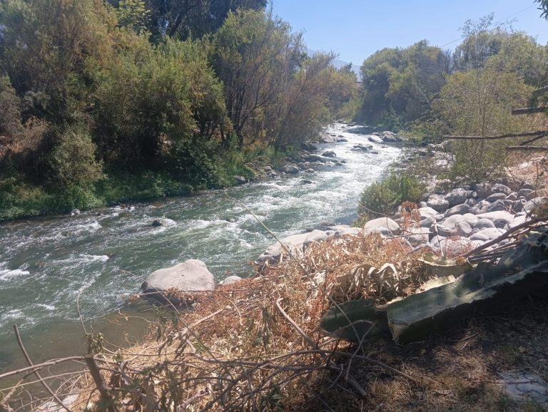 Vecinos que viven cerca al río Chili exigen al alcalde de Arequipa que cumpla su promesa de construir muro de contención