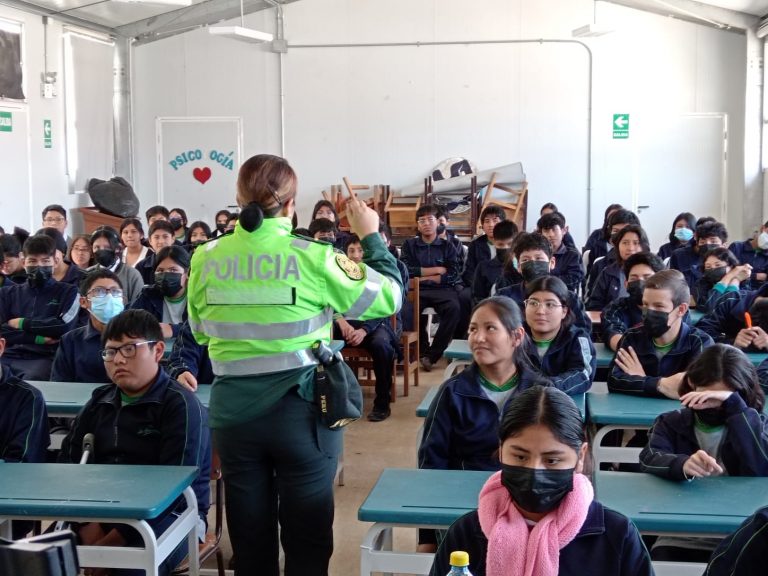 Comisaría de la Familia imparte charlas de prevención en I.E. ‘Campiña’ de Socabaya