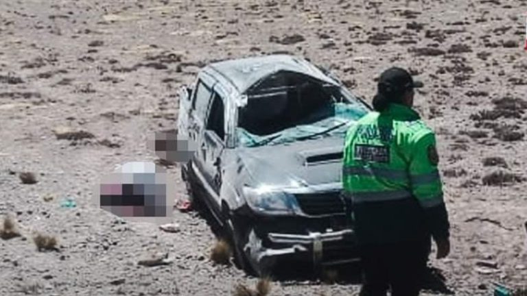 Tres miembros de una familia mueren en trágico accidente en la vía Arequipa-Puno