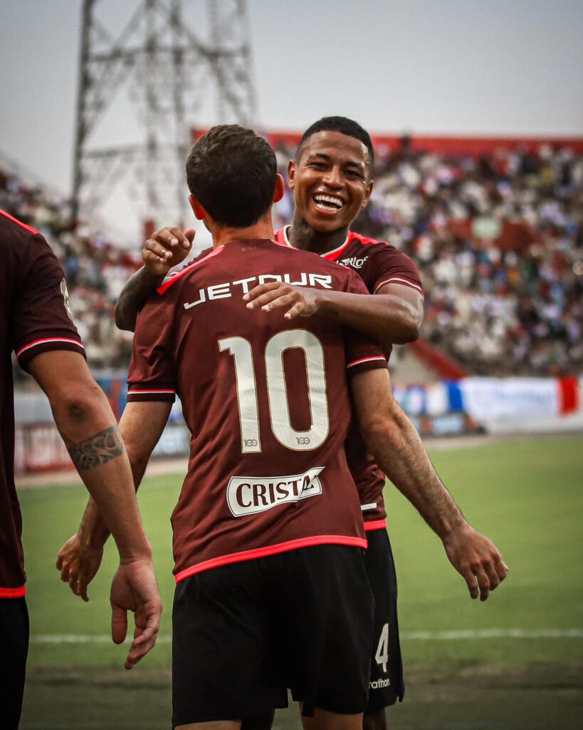 Andy Polo y Horacio Calcaterra sentenciaron el partido en Trujillo. 