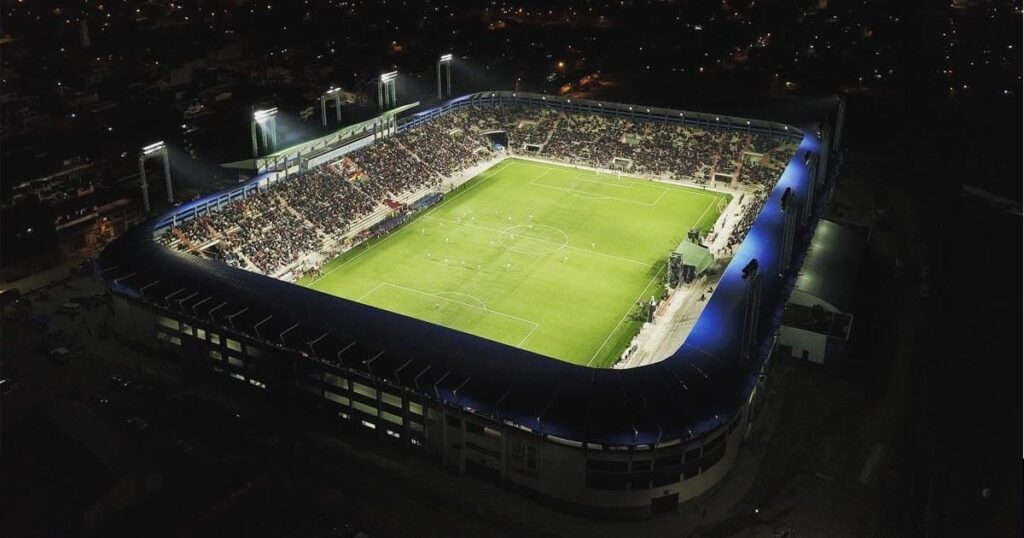 A fines del 2023, Always Ready inauguró un nuevo sistema de iluminación en su estadio en El Alto.