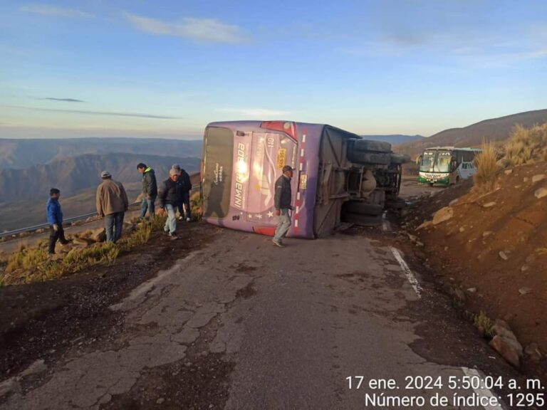 9 heridos dejó despiste y volcadura de bus interprovincial en Castilla