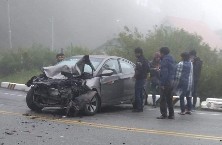 Varios heridos dejó choque frontal entre auto y camión en vía Cusco-Abancay