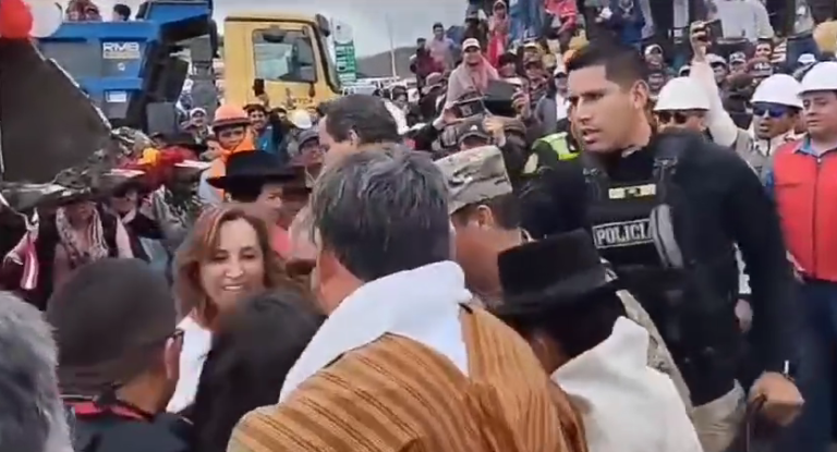 Relevarán a seguridad de Dina Boluarte tras agresión en Ayacucho