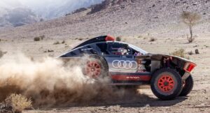 Carlos Sainz es el coche más rápido a una etapa del final en el Dakar.