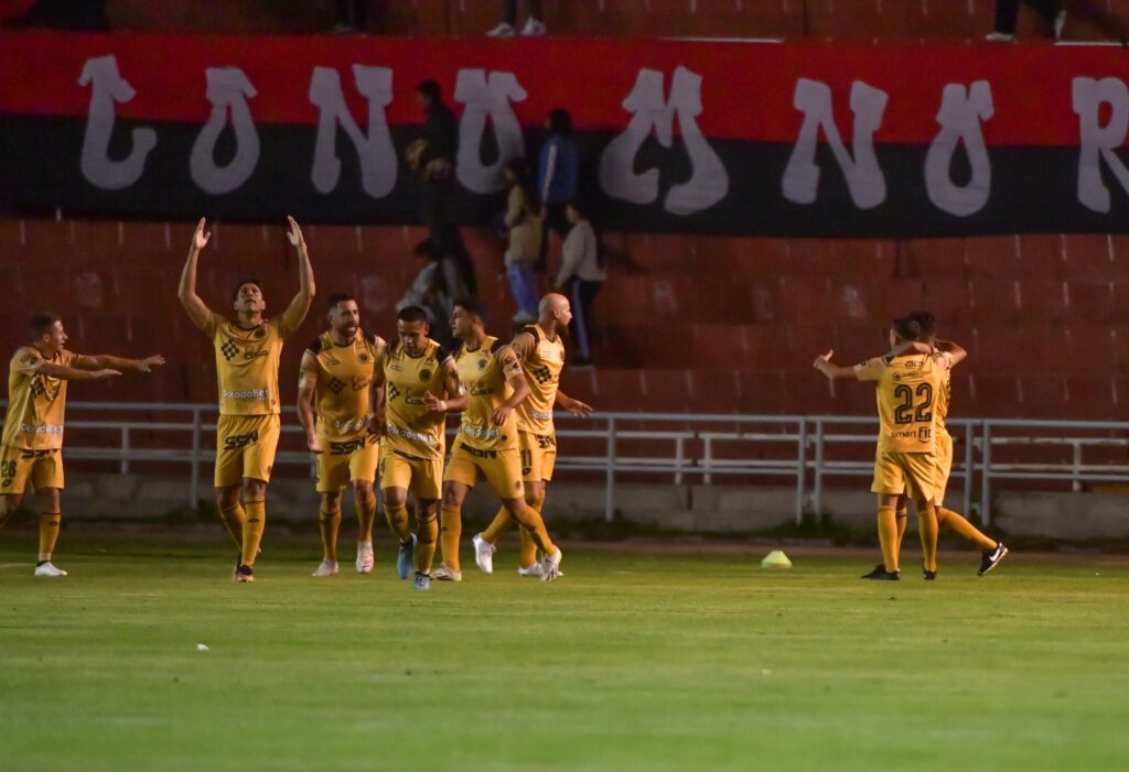 Celebraciones de jugadores de Cusco FC.