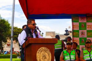Juan Carlos Linares anunció medidas para combatir la inseguridad ciudadana FOTO: Municipalidad de Cayma