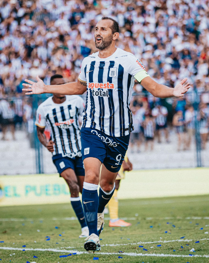 Hernán Barcos registra 50 goles con camiseta 'Blanquiazul'.