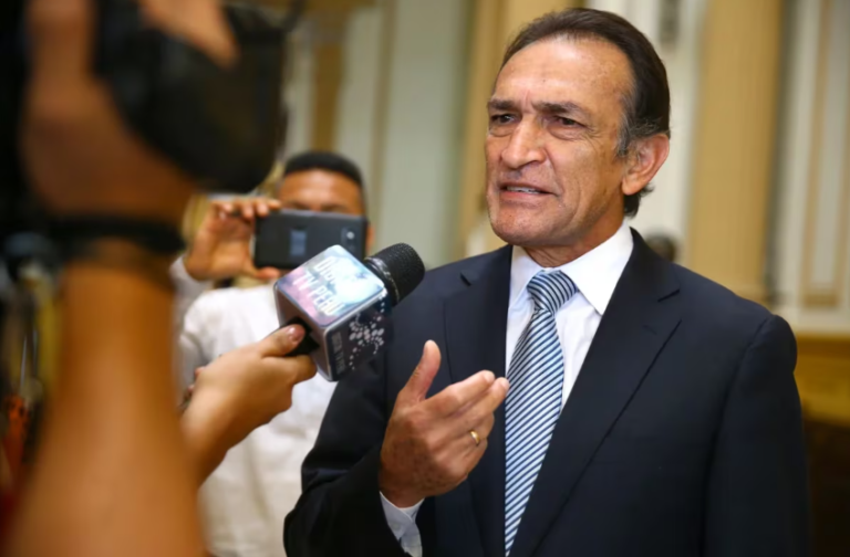 Blindan nuevamente a congresista de Fuerza Popular, Héctor Becerril
