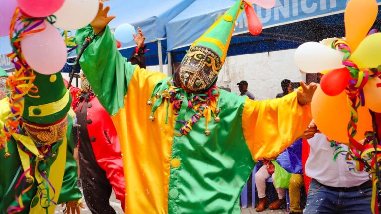 Se realiza el tradicional Carnaval Loncco Caymeño ¡Apucllay!